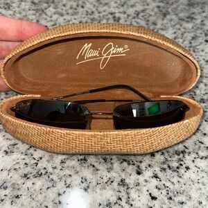 MAUI JIM SPORT LIGHTHOUSE GLASSES, GRAY LENSE. HAS CRACK. SELLING CHEAP